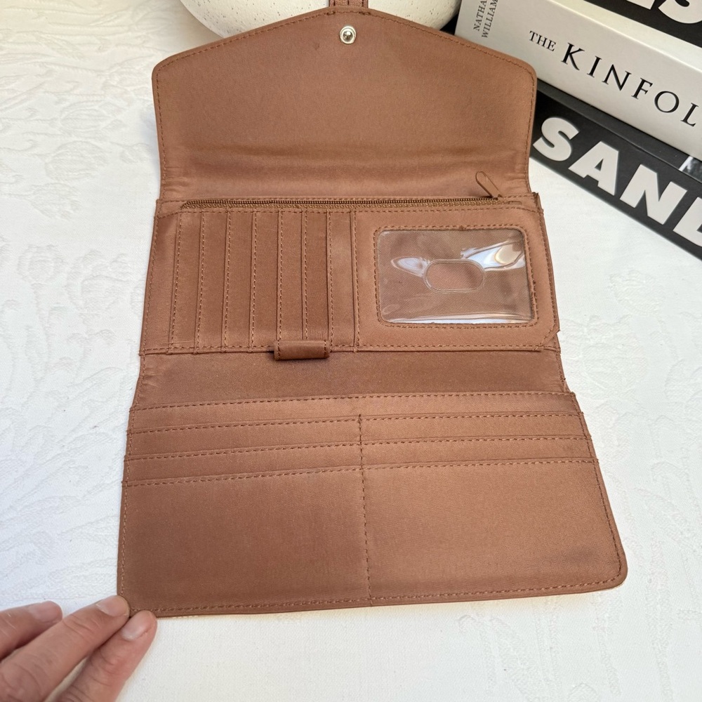 Etienne Aigner Cream and Brown Wallet Timeless Sophistication - Picture 5 of 7